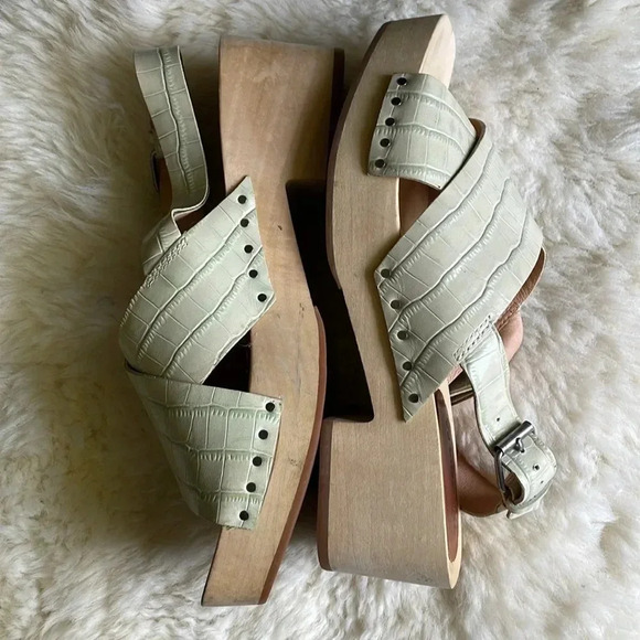 Madewell 🐊 size 8 clogs. Worn once. Cute light green croc crocodile embossed. - Picture 10 of 11